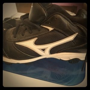 Men's Size 8.5 Black & White Mizuno Cleats